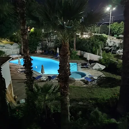 Dolphin Apartmanhotel 3*