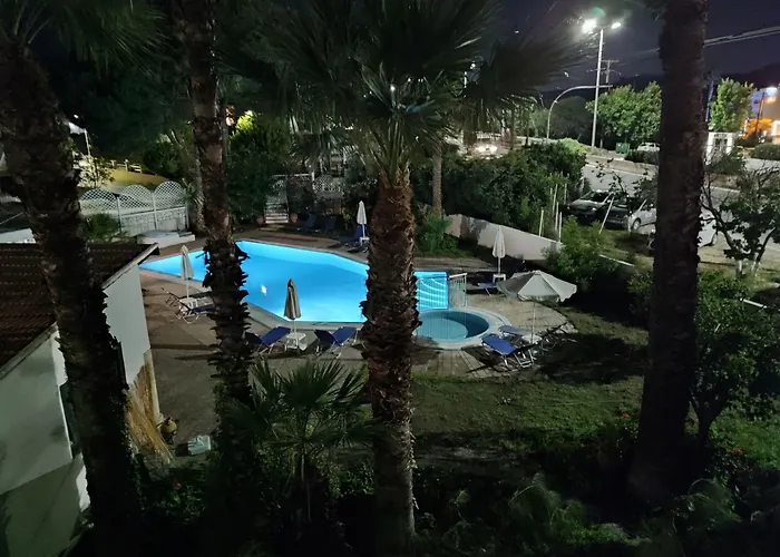 Dolphin Apartmanhotel 3*